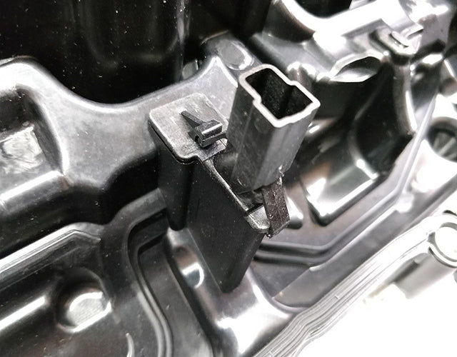 Engine Valve Cover For 2011-2013 335i 535i 640i 740i X3 X5 11127570292 3.0L